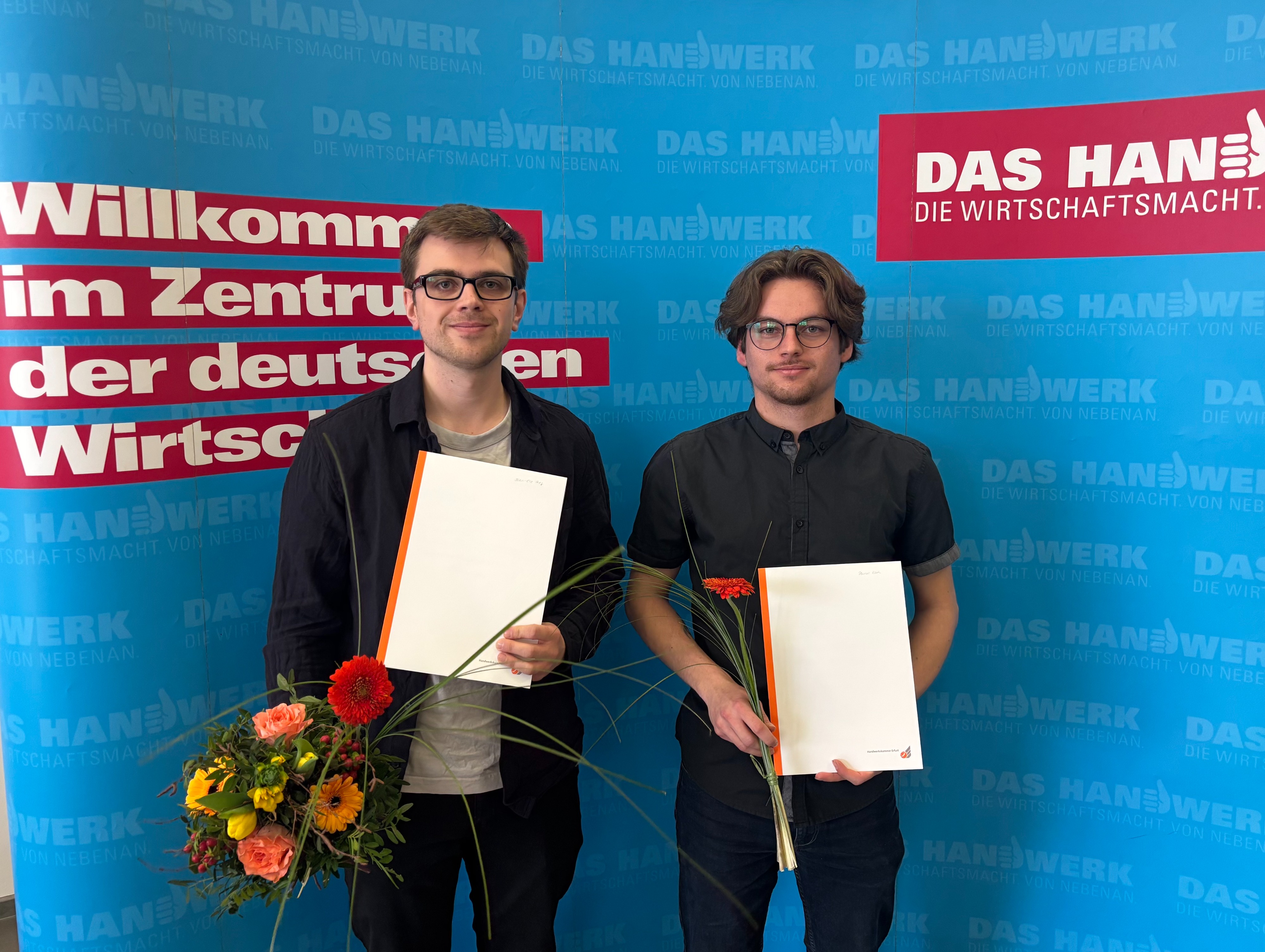 Nach 3,5 Jahren Ausbildung in der Informationselektronik erhalten unsere Auszubildenden ihre Gesellenbriefe 