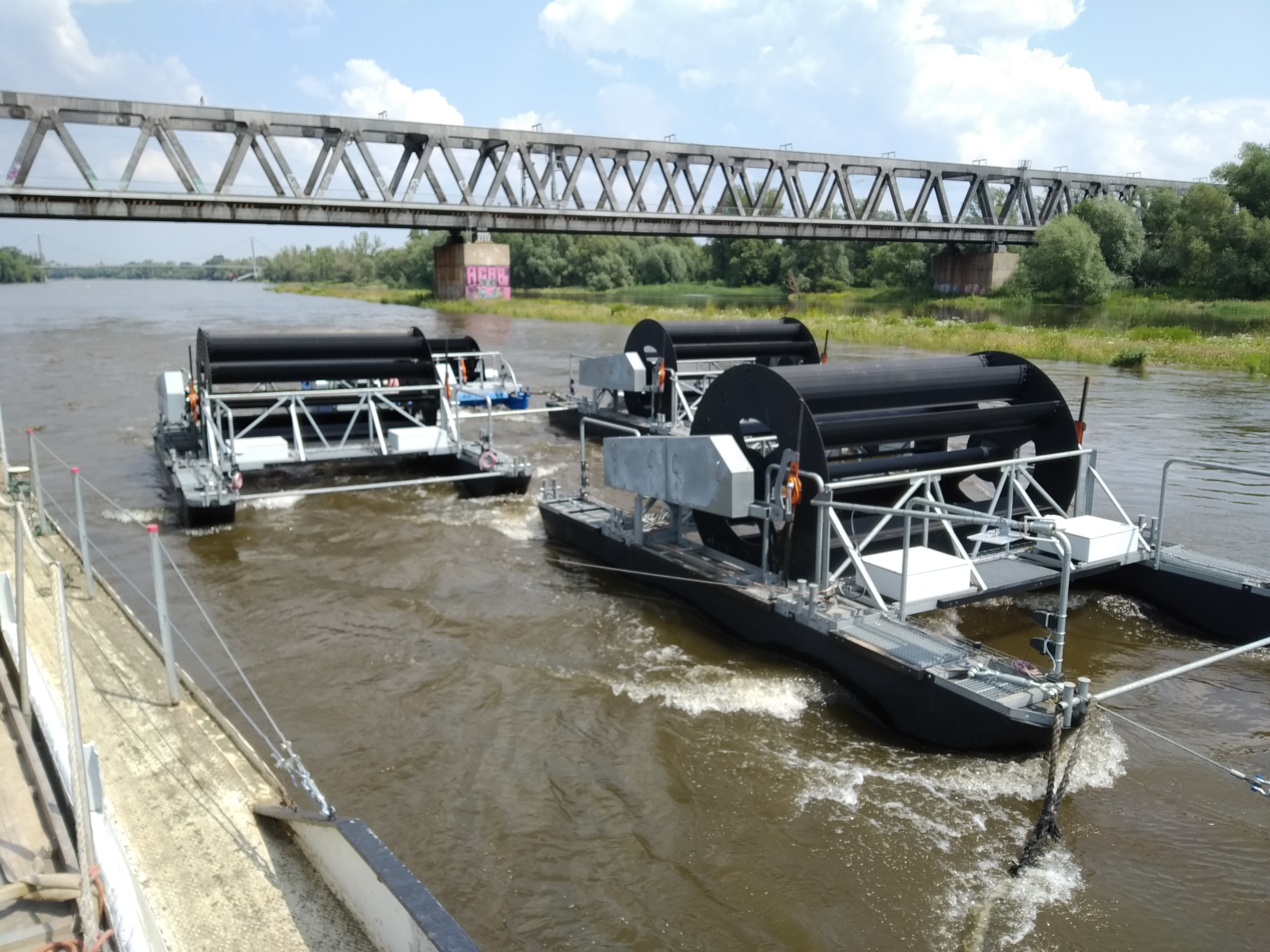 Das erste schwimmende Flottillenkraftwerk durch das Mitwirken der D-I-E Elektro AG