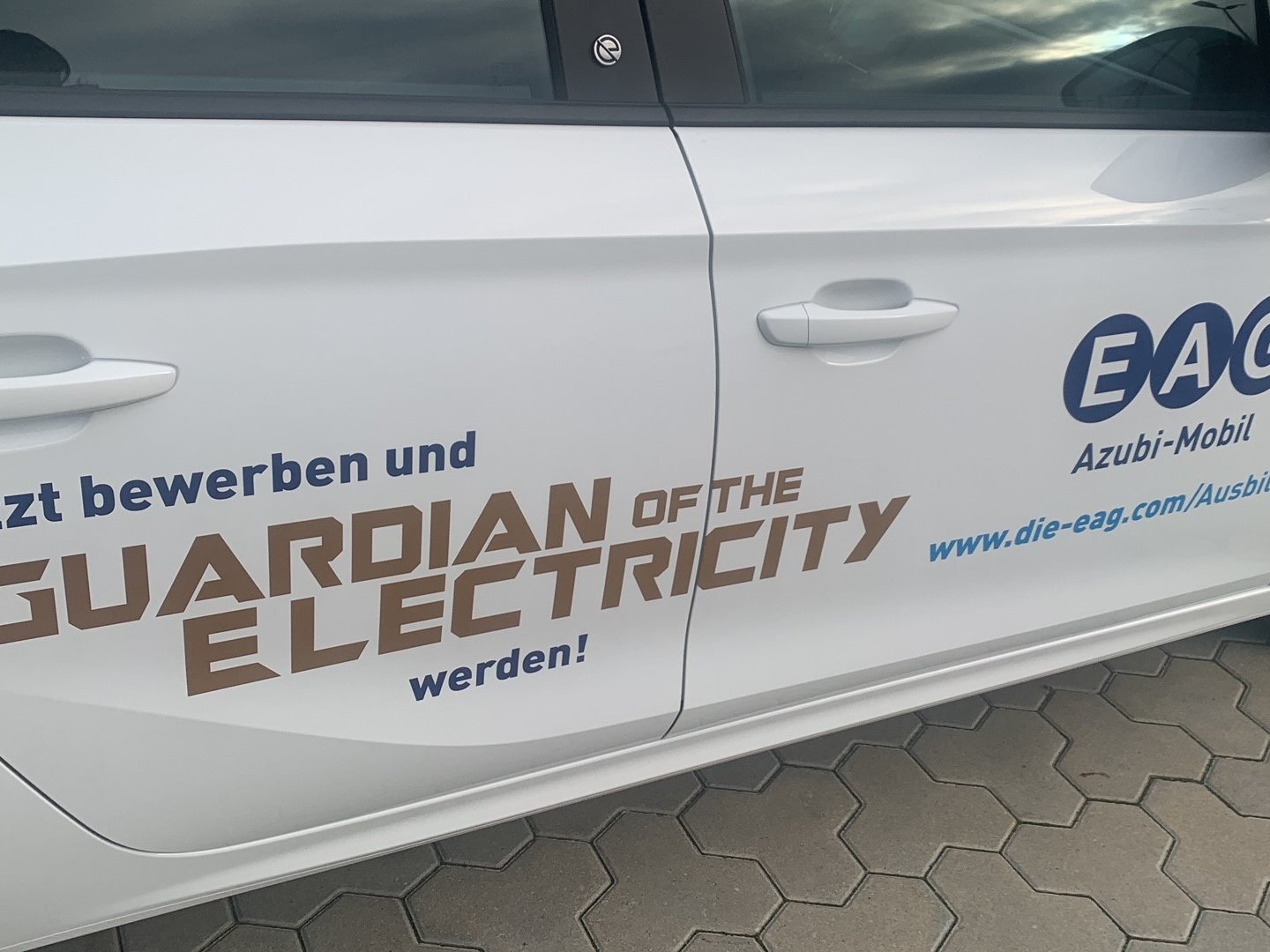 EAG-Azubis starten in neuem Azubi-Mobil durch