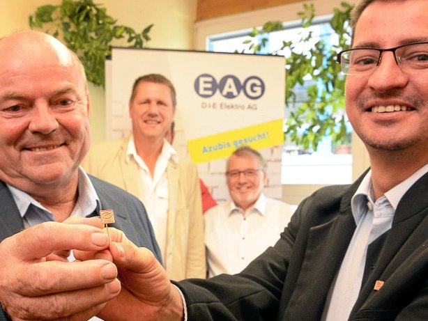 D-I-E Elektro AG: Ehrennadel des Fachverbandes Elektro für Ausbildungsleiter Dieter Müller